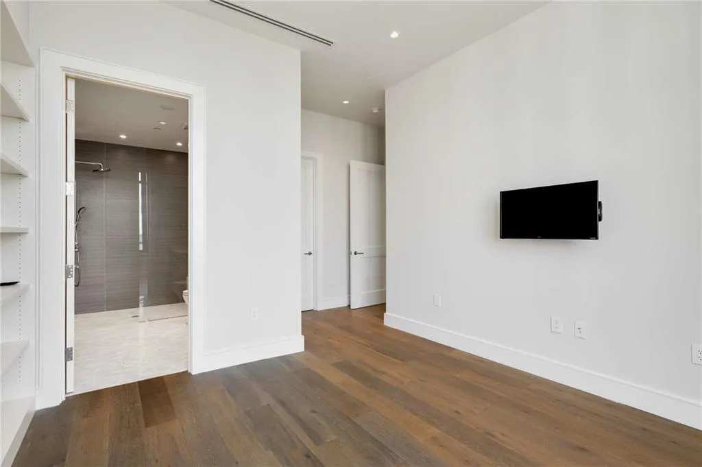 3376 Peachtree Road Ne Unit 33b, Atlanta, Georgia 30326, 3 Bedrooms Bedrooms, ,3 BathroomsBathrooms,Residential,For Sale,3376 Peachtree Road Ne Unit 33b,7675558