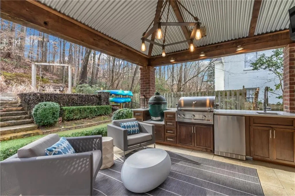 6225 River Chase Circle, Sandy Springs, Georgia 30328, 5 Bedrooms Bedrooms, ,3 BathroomsBathrooms,Residential,Sold,6225 River Chase Circle,7164515