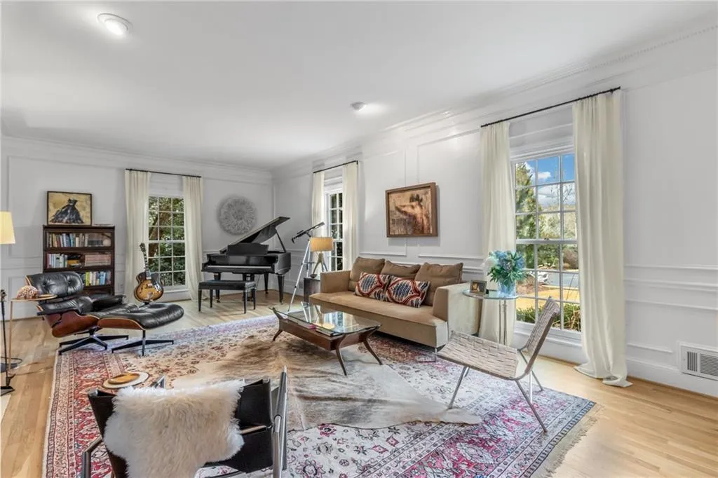 6225 River Chase Circle, Sandy Springs, Georgia 30328, 5 Bedrooms Bedrooms, ,3 BathroomsBathrooms,Residential,Sold,6225 River Chase Circle,7164515