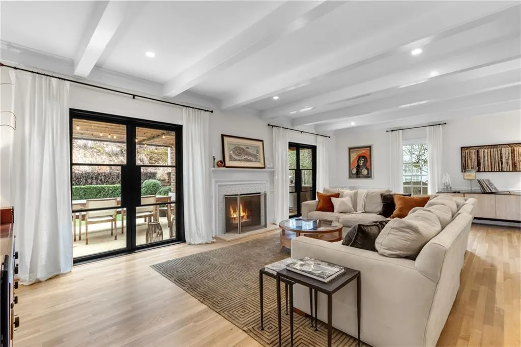 6225 River Chase Circle, Sandy Springs, Georgia 30328, 5 Bedrooms Bedrooms, ,3 BathroomsBathrooms,Residential,Sold,6225 River Chase Circle,7164515