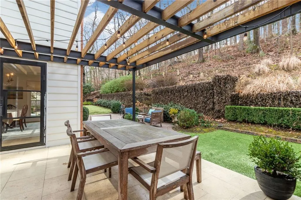 6225 River Chase Circle, Sandy Springs, Georgia 30328, 5 Bedrooms Bedrooms, ,3 BathroomsBathrooms,Residential,Sold,6225 River Chase Circle,7164515