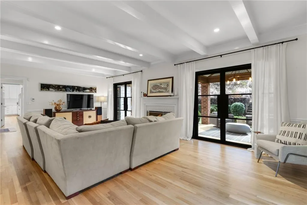 6225 River Chase Circle, Sandy Springs, Georgia 30328, 5 Bedrooms Bedrooms, ,3 BathroomsBathrooms,Residential,Sold,6225 River Chase Circle,7164515