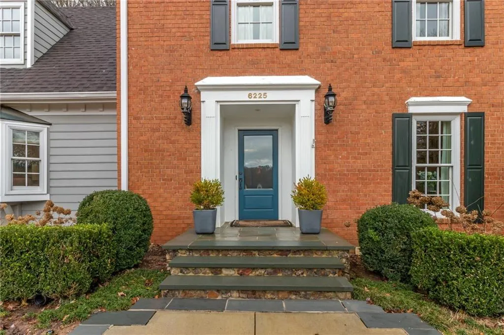 6225 River Chase Circle, Sandy Springs, Georgia 30328, 5 Bedrooms Bedrooms, ,3 BathroomsBathrooms,Residential,Sold,6225 River Chase Circle,7164515