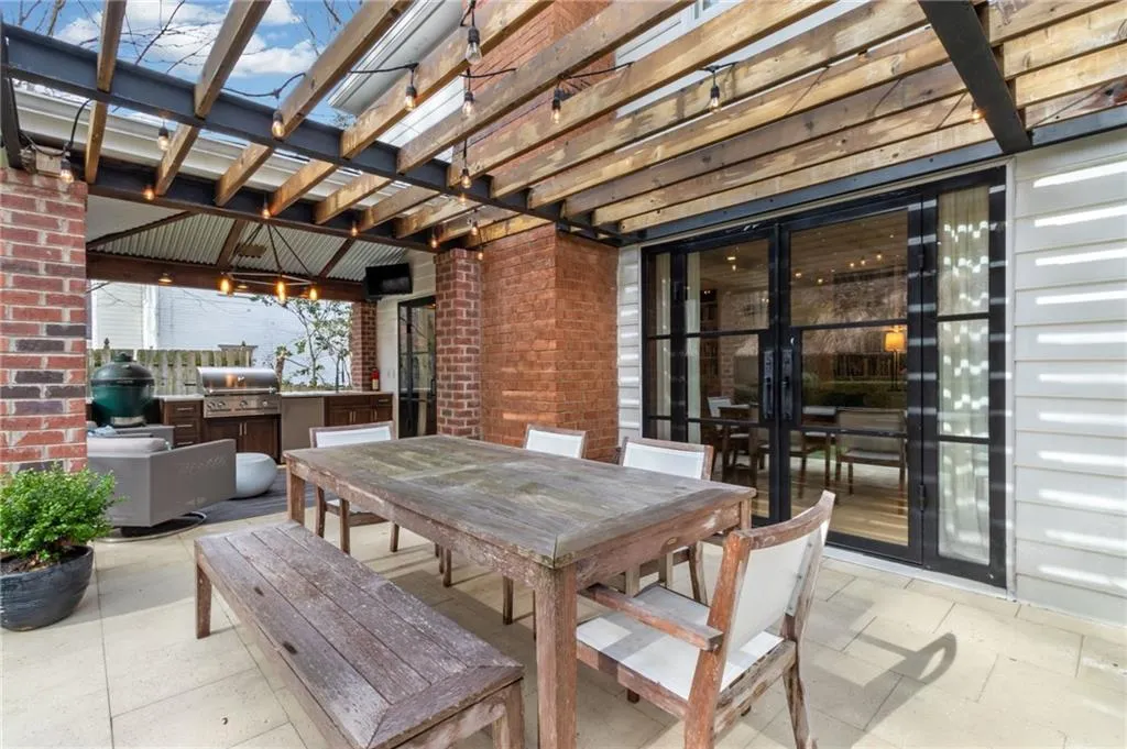 6225 River Chase Circle, Sandy Springs, Georgia 30328, 5 Bedrooms Bedrooms, ,3 BathroomsBathrooms,Residential,Sold,6225 River Chase Circle,7164515