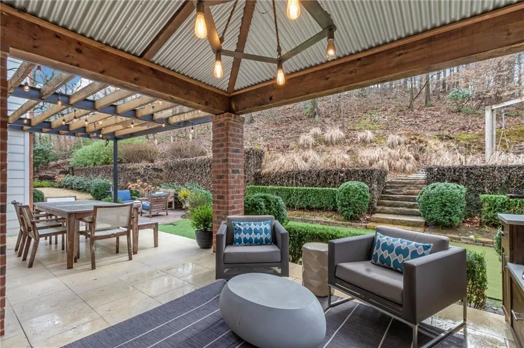 6225 River Chase Circle, Sandy Springs, Georgia 30328, 5 Bedrooms Bedrooms, ,3 BathroomsBathrooms,Residential,Sold,6225 River Chase Circle,7164515