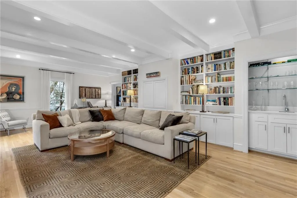 6225 River Chase Circle, Sandy Springs, Georgia 30328, 5 Bedrooms Bedrooms, ,3 BathroomsBathrooms,Residential,Sold,6225 River Chase Circle,7164515