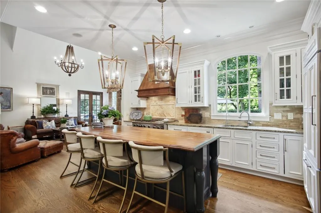 4840 Carol Lane, Sandy Springs, Georgia 30327, 4 Bedrooms Bedrooms, ,4 BathroomsBathrooms,Residential,Sold,4840 Carol Lane,7083788