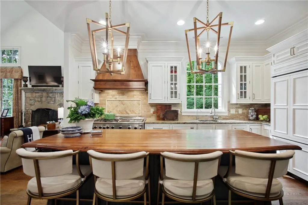 4840 Carol Lane, Sandy Springs, Georgia 30327, 4 Bedrooms Bedrooms, ,4 BathroomsBathrooms,Residential,Sold,4840 Carol Lane,7083788