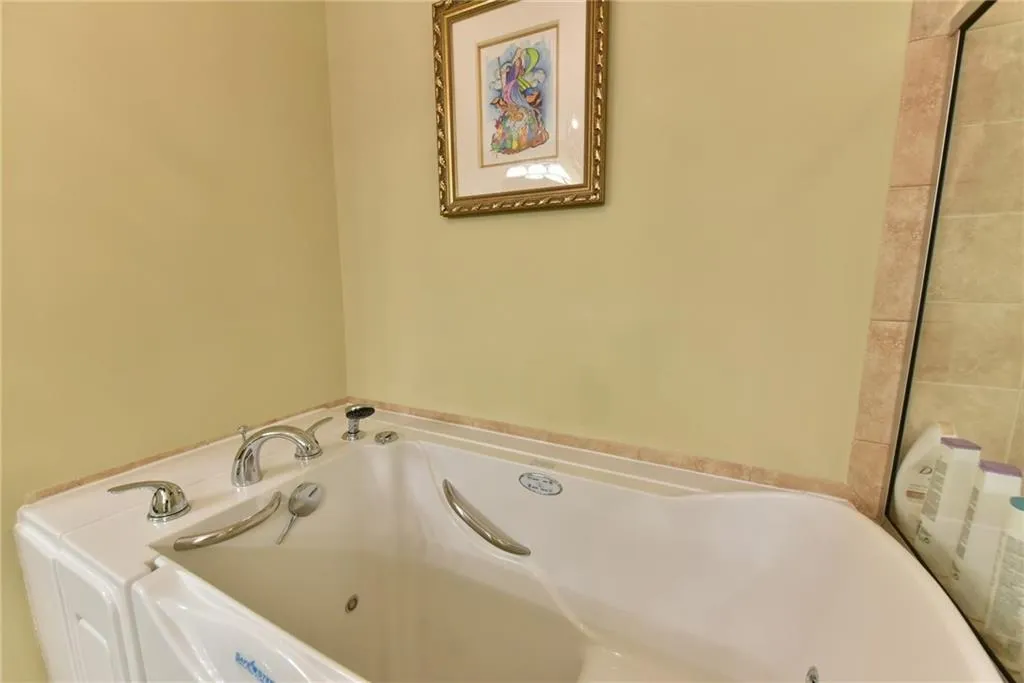 200 River Vista Drive Unit 221, Atlanta, Georgia 30339, 2 Bedrooms Bedrooms, ,2 BathroomsBathrooms,Residential,Sold,200 River Vista Drive Unit 221,5964410