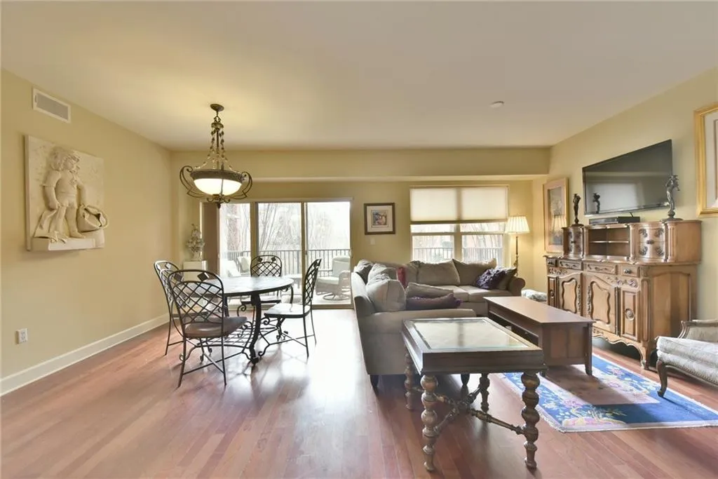 200 River Vista Drive Unit 221, Atlanta, Georgia 30339, 2 Bedrooms Bedrooms, ,2 BathroomsBathrooms,Residential,Sold,200 River Vista Drive Unit 221,5964410