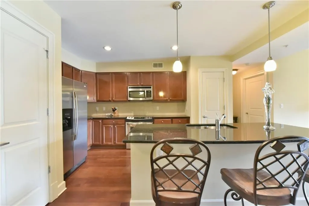 200 River Vista Drive Unit 221, Atlanta, Georgia 30339, 2 Bedrooms Bedrooms, ,2 BathroomsBathrooms,Residential,Sold,200 River Vista Drive Unit 221,5964410