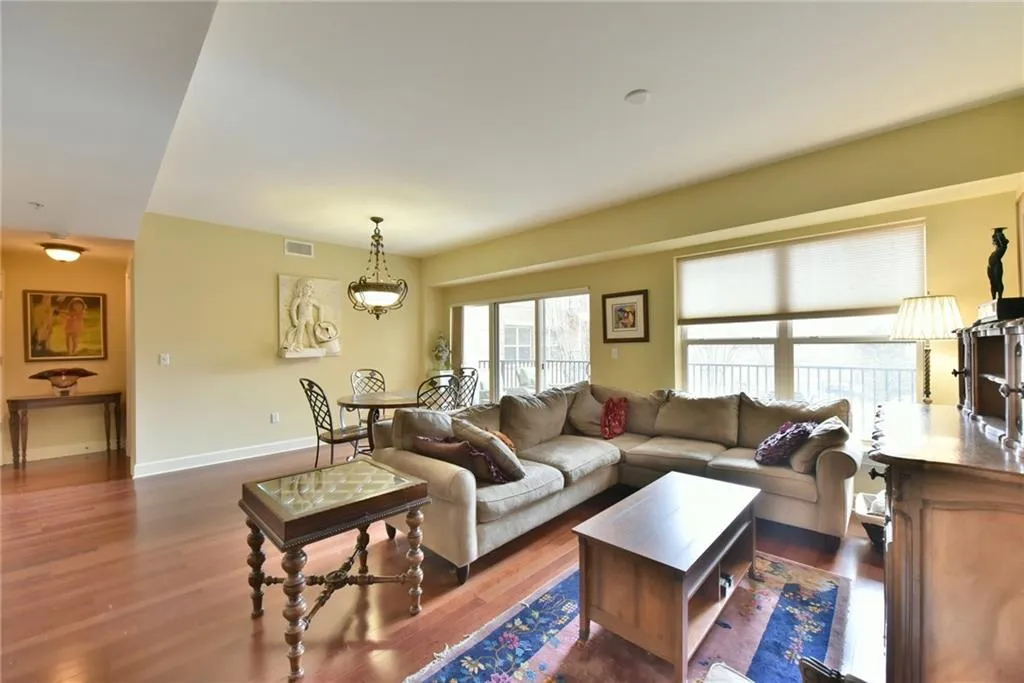 200 River Vista Drive Unit 221, Atlanta, Georgia 30339, 2 Bedrooms Bedrooms, ,2 BathroomsBathrooms,Residential,Sold,200 River Vista Drive Unit 221,5964410