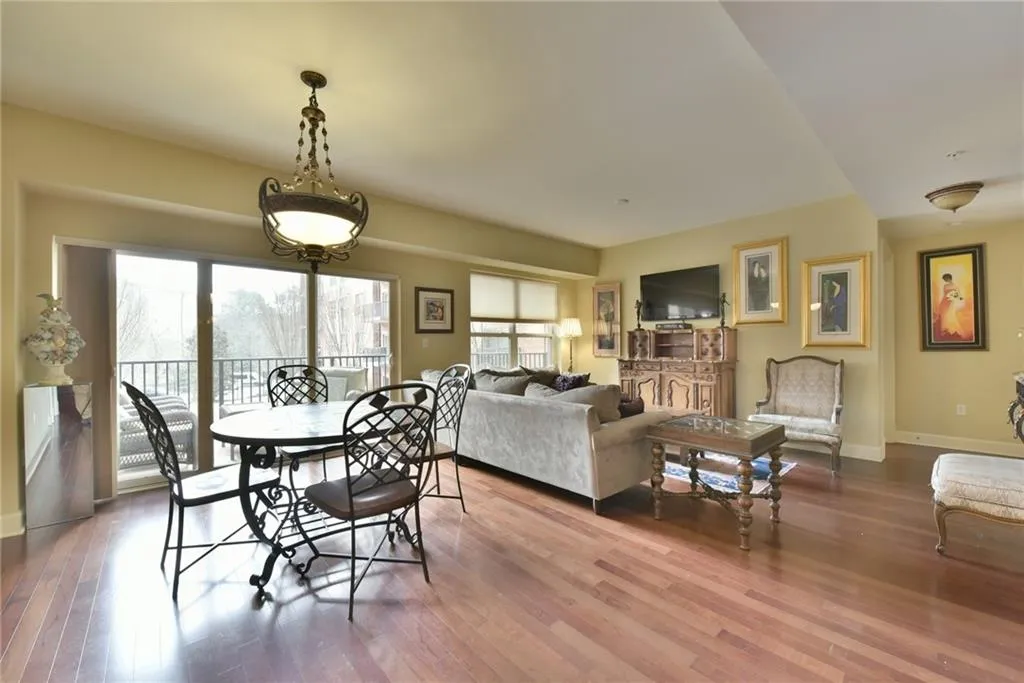 200 River Vista Drive Unit 221, Atlanta, Georgia 30339, 2 Bedrooms Bedrooms, ,2 BathroomsBathrooms,Residential,Sold,200 River Vista Drive Unit 221,5964410