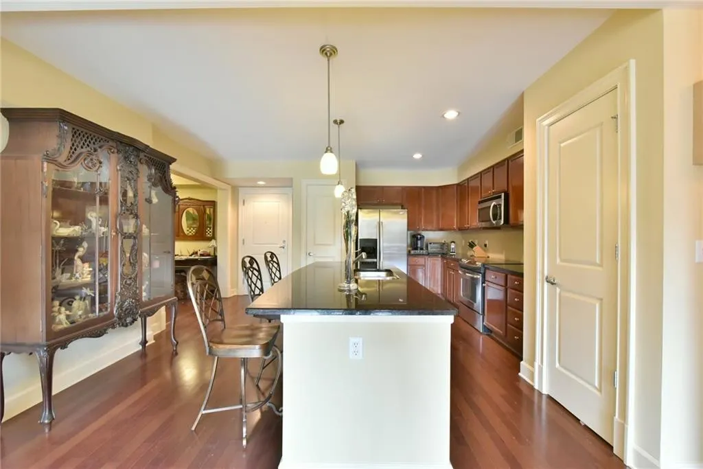 200 River Vista Drive Unit 221, Atlanta, Georgia 30339, 2 Bedrooms Bedrooms, ,2 BathroomsBathrooms,Residential,Sold,200 River Vista Drive Unit 221,5964410