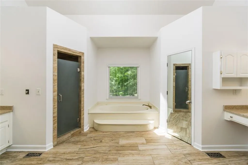 8155 Grogans Ferry Road, Atlanta, Georgia 30350, 5 Bedrooms Bedrooms, ,4 BathroomsBathrooms,Residential,Sold,8155 Grogans Ferry Road,7039049