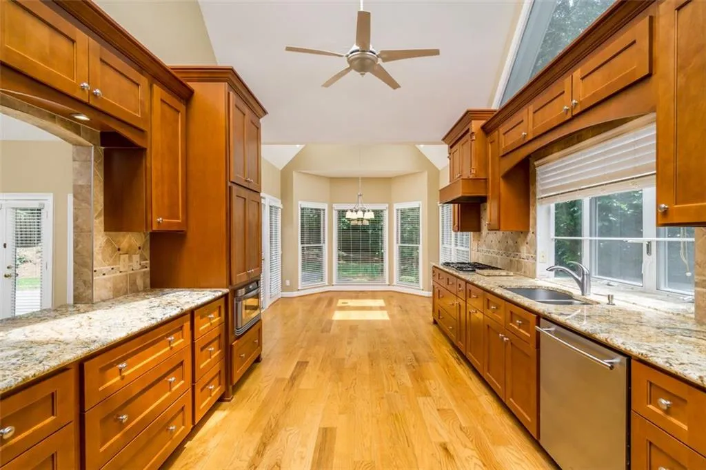 8155 Grogans Ferry Road, Atlanta, Georgia 30350, 5 Bedrooms Bedrooms, ,4 BathroomsBathrooms,Residential,Sold,8155 Grogans Ferry Road,7039049