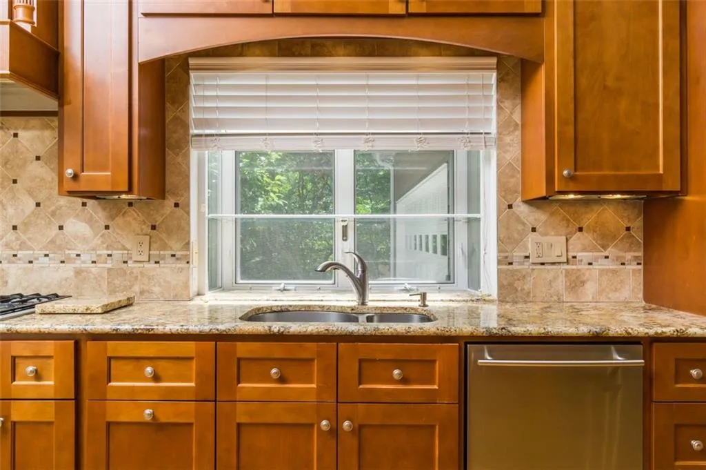 8155 Grogans Ferry Road, Atlanta, Georgia 30350, 5 Bedrooms Bedrooms, ,4 BathroomsBathrooms,Residential,Sold,8155 Grogans Ferry Road,7039049