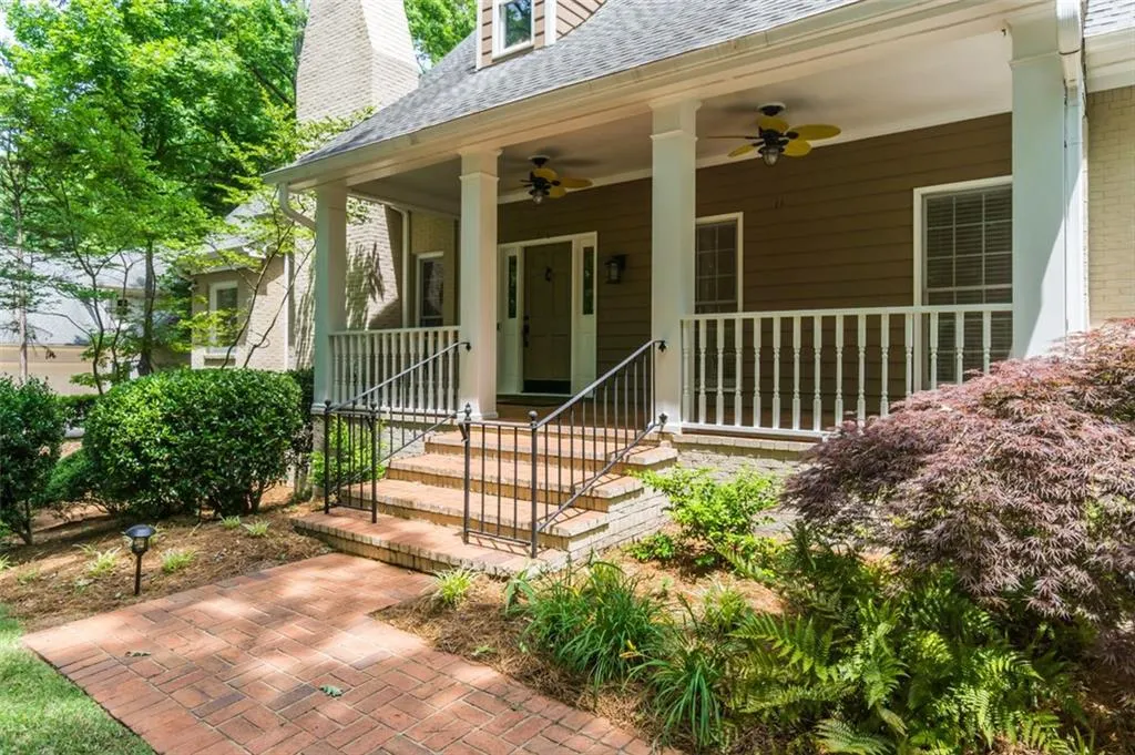 8155 Grogans Ferry Road, Atlanta, Georgia 30350, 5 Bedrooms Bedrooms, ,4 BathroomsBathrooms,Residential,Sold,8155 Grogans Ferry Road,7039049