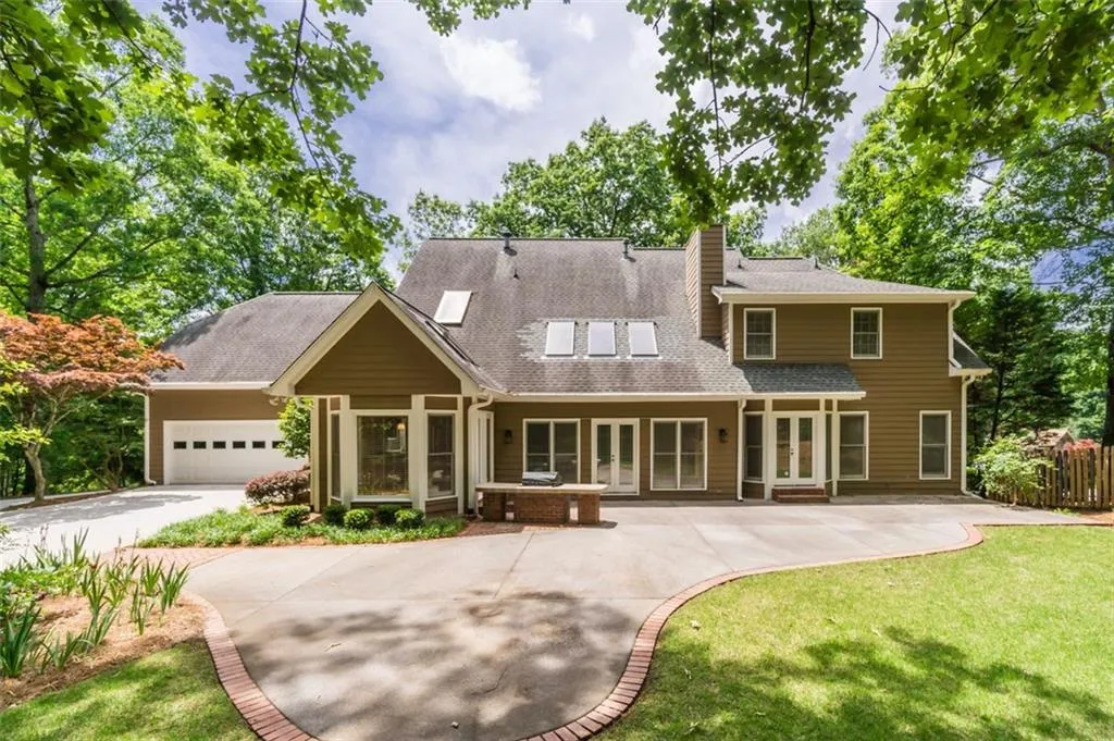 8155 Grogans Ferry Road, Atlanta, Georgia 30350, 5 Bedrooms Bedrooms, ,4 BathroomsBathrooms,Residential,Sold,8155 Grogans Ferry Road,7039049