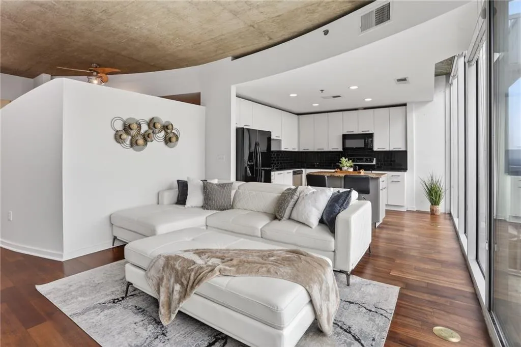 3324 Peachtree Road Ne Unit 1312, Atlanta, Georgia 30326, 1 Bedroom Bedrooms, 0 ,1 BathroomBathrooms,Residential,For Sale,3324 Peachtree Road Ne Unit 1312,7691095