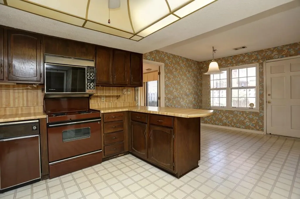 501 The North Chace, Sandy Springs, Georgia 30328, 3 Bedrooms Bedrooms, ,2 BathroomsBathrooms,Residential,Sold,501 The North Chace,5809671
