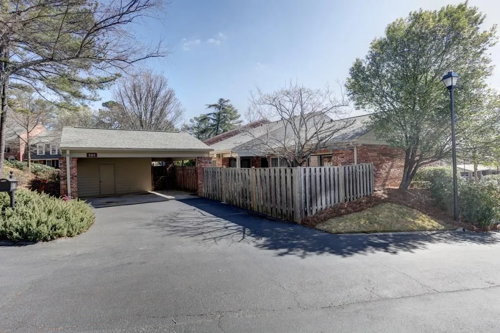 501 The North Chace, Sandy Springs, Georgia 30328, 3 Bedrooms Bedrooms, ,2 BathroomsBathrooms,Residential,Sold,501 The North Chace,5809671