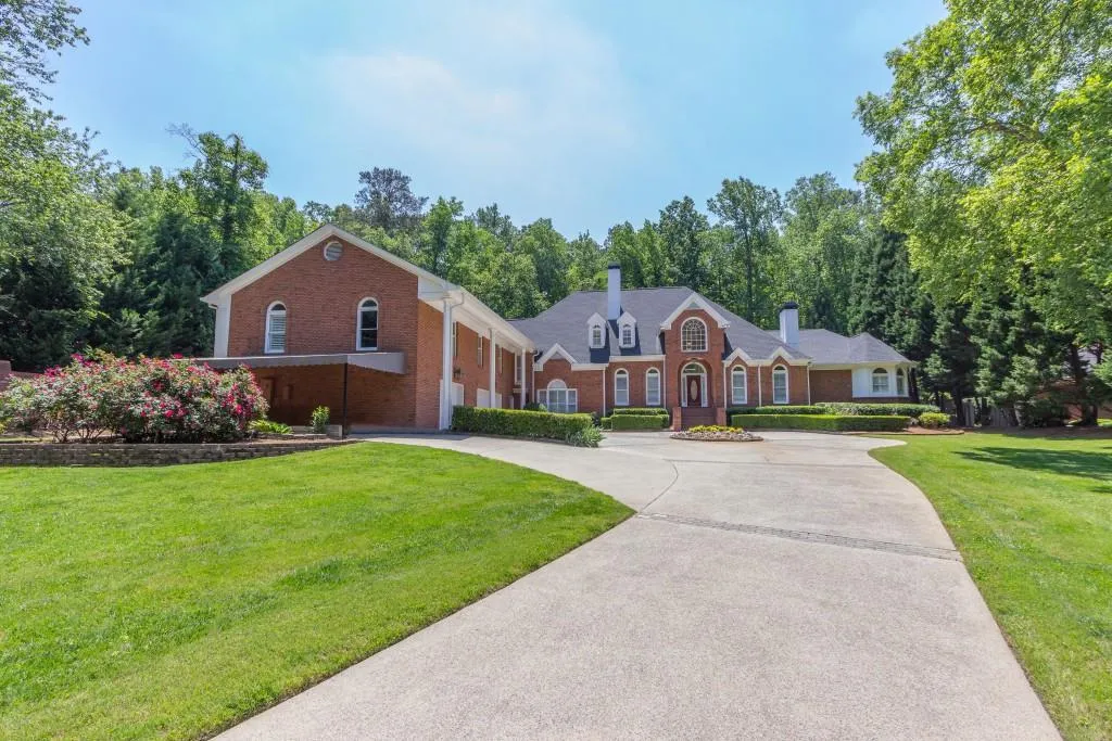 620 Heards Ferry Road, Atlanta, Georgia 30328, 8 Bedrooms Bedrooms, ,5 BathroomsBathrooms,Residential,Sold,620 Heards Ferry Road,5856129
