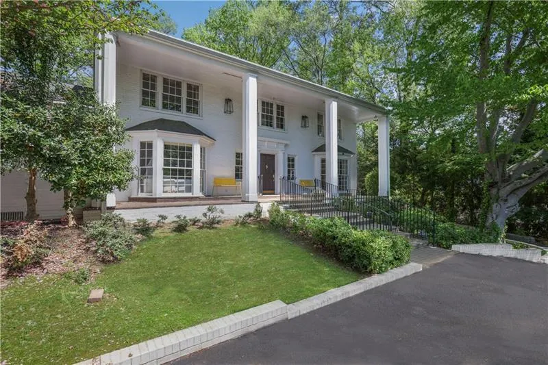 1011 W Paces Ferry Road Nw, Atlanta, Georgia 30327, 4 Bedrooms Bedrooms, ,4 BathroomsBathrooms,Residential,Sold,1011 W Paces Ferry Road Nw,7591453
