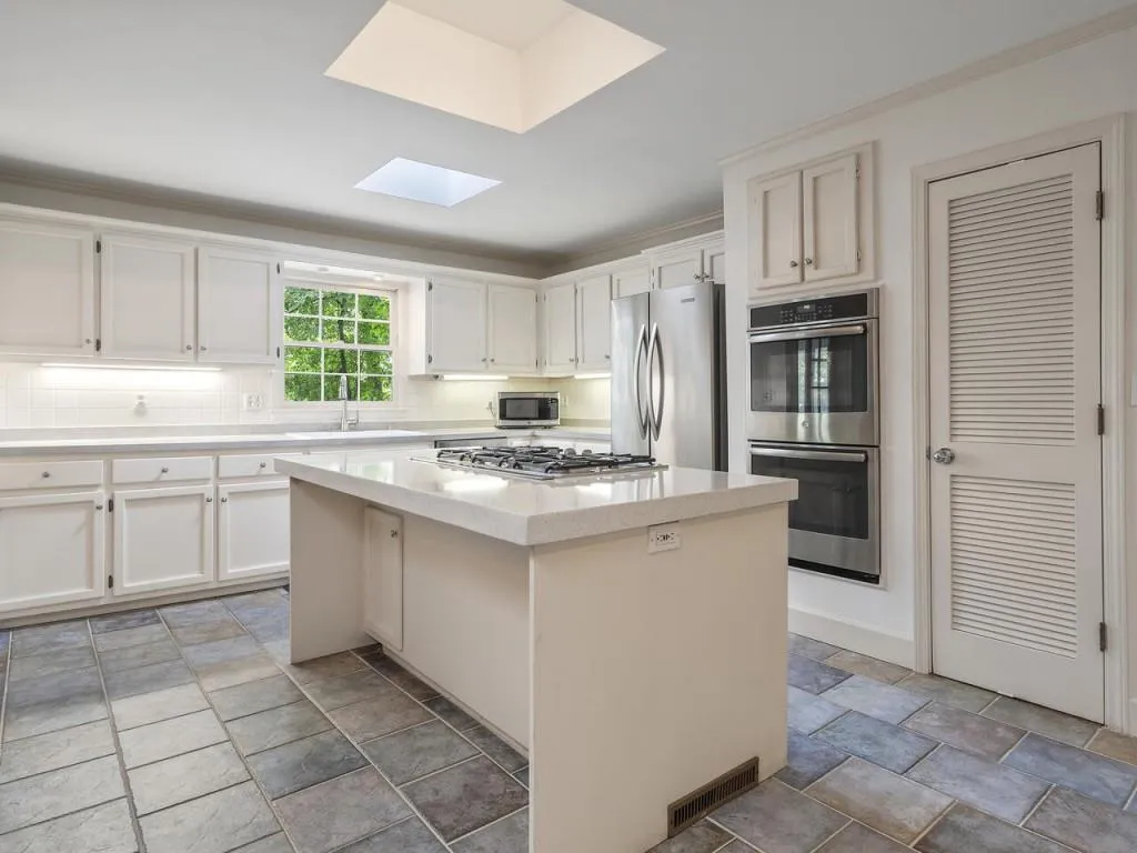 425 Franklin Road, Atlanta, Georgia 30342, 4 Bedrooms Bedrooms, ,3 BathroomsBathrooms,Residential,Sold,425 Franklin Road,7394878