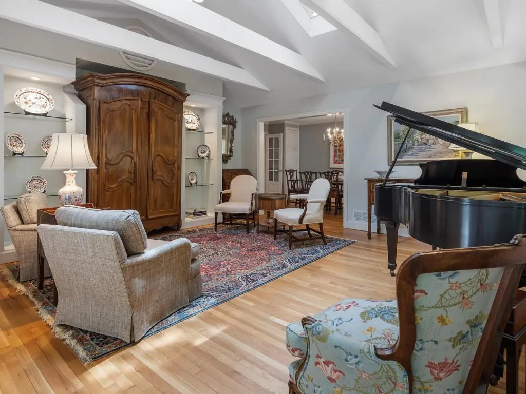 425 Franklin Road, Atlanta, Georgia 30342, 4 Bedrooms Bedrooms, ,3 BathroomsBathrooms,Residential,Sold,425 Franklin Road,7394878