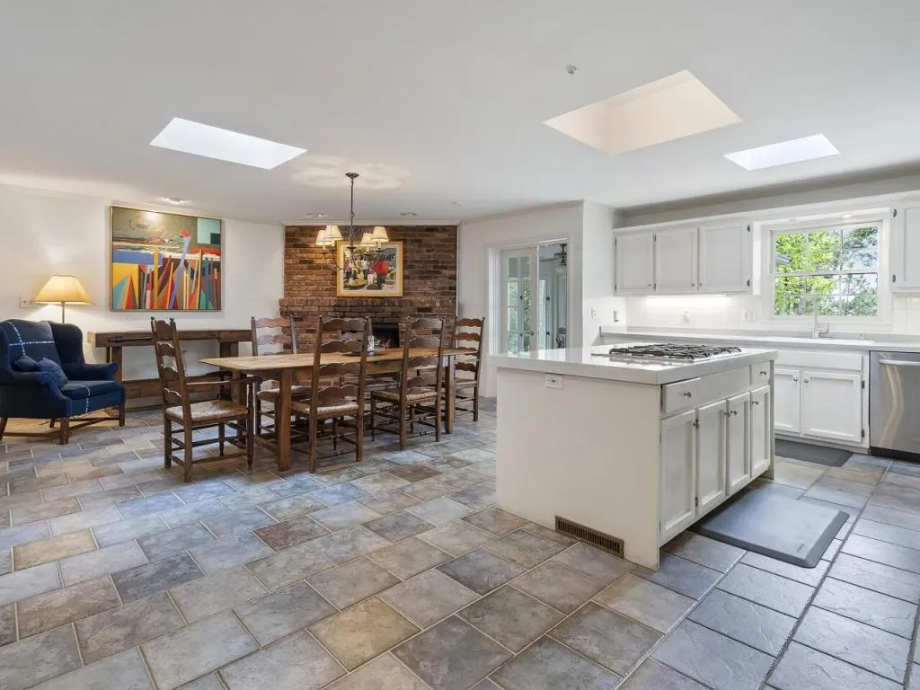 425 Franklin Road, Atlanta, Georgia 30342, 4 Bedrooms Bedrooms, ,3 BathroomsBathrooms,Residential,Sold,425 Franklin Road,7394878