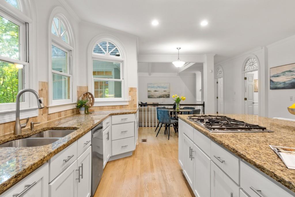 2960 Coles Way, Sandy Springs, Georgia 30350, 5 Bedrooms Bedrooms, ,4 BathroomsBathrooms,Residential,Sold,2960 Coles Way,7309517