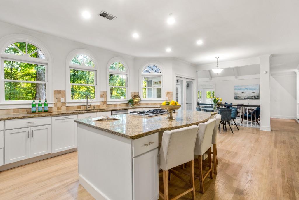 2960 Coles Way, Sandy Springs, Georgia 30350, 5 Bedrooms Bedrooms, ,4 BathroomsBathrooms,Residential,Sold,2960 Coles Way,7309517