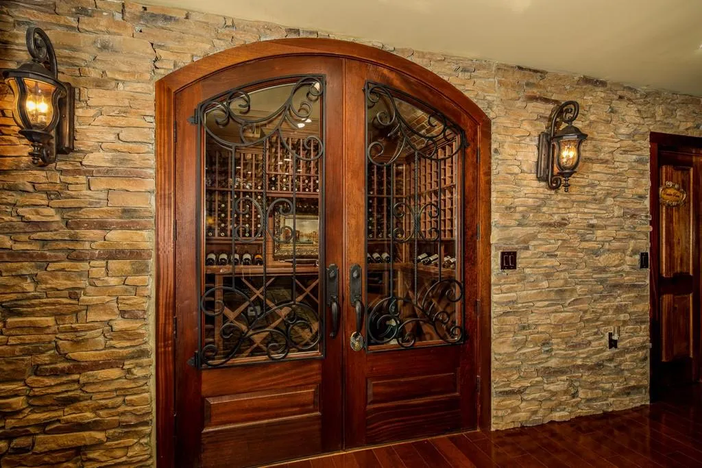 7798 Stables Drive, Sandy Springs, Georgia 30350, 5 Bedrooms Bedrooms, ,5 BathroomsBathrooms,Residential,Sold,7798 Stables Drive,6774612