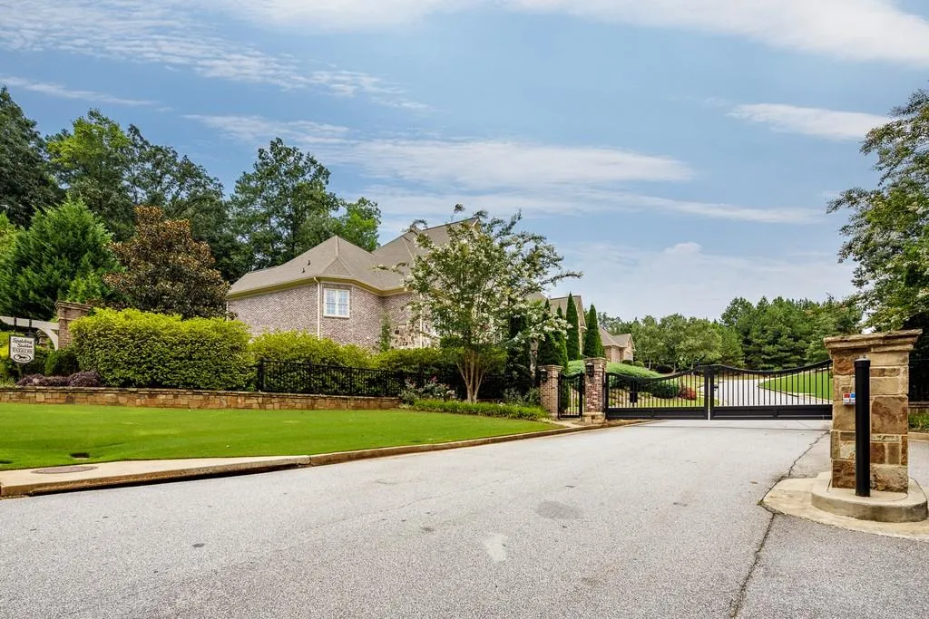 7798 Stables Drive, Sandy Springs, Georgia 30350, 5 Bedrooms Bedrooms, ,5 BathroomsBathrooms,Residential,Sold,7798 Stables Drive,6774612