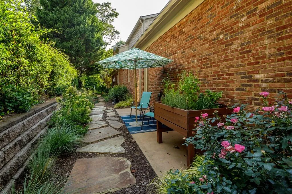 7798 Stables Drive, Sandy Springs, Georgia 30350, 5 Bedrooms Bedrooms, ,5 BathroomsBathrooms,Residential,Sold,7798 Stables Drive,6774612