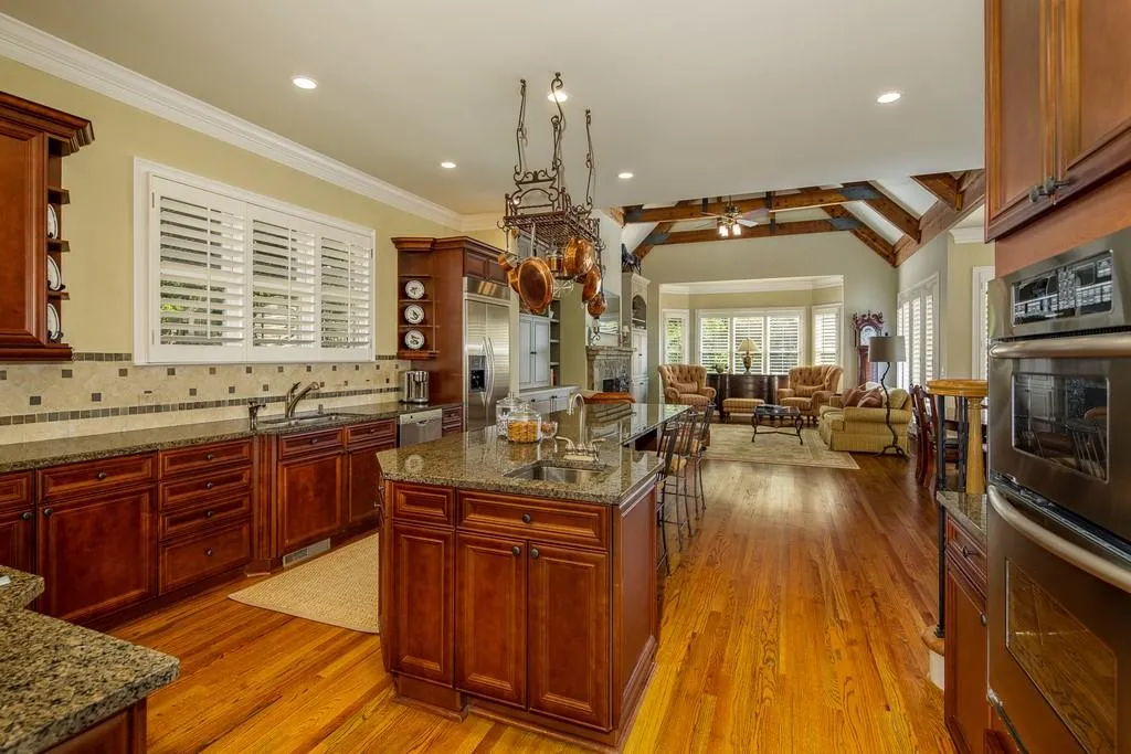 7798 Stables Drive, Sandy Springs, Georgia 30350, 5 Bedrooms Bedrooms, ,5 BathroomsBathrooms,Residential,Sold,7798 Stables Drive,6774612