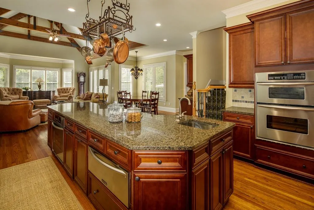 7798 Stables Drive, Sandy Springs, Georgia 30350, 5 Bedrooms Bedrooms, ,5 BathroomsBathrooms,Residential,Sold,7798 Stables Drive,6774612