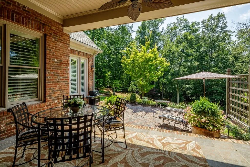 7798 Stables Drive, Sandy Springs, Georgia 30350, 5 Bedrooms Bedrooms, ,5 BathroomsBathrooms,Residential,Sold,7798 Stables Drive,6774612