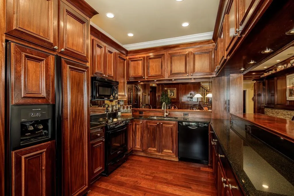 7798 Stables Drive, Sandy Springs, Georgia 30350, 5 Bedrooms Bedrooms, ,5 BathroomsBathrooms,Residential,Sold,7798 Stables Drive,6774612