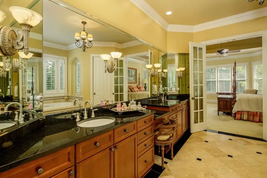 7798 Stables Drive, Sandy Springs, Georgia 30350, 5 Bedrooms Bedrooms, ,5 BathroomsBathrooms,Residential,Sold,7798 Stables Drive,6774612