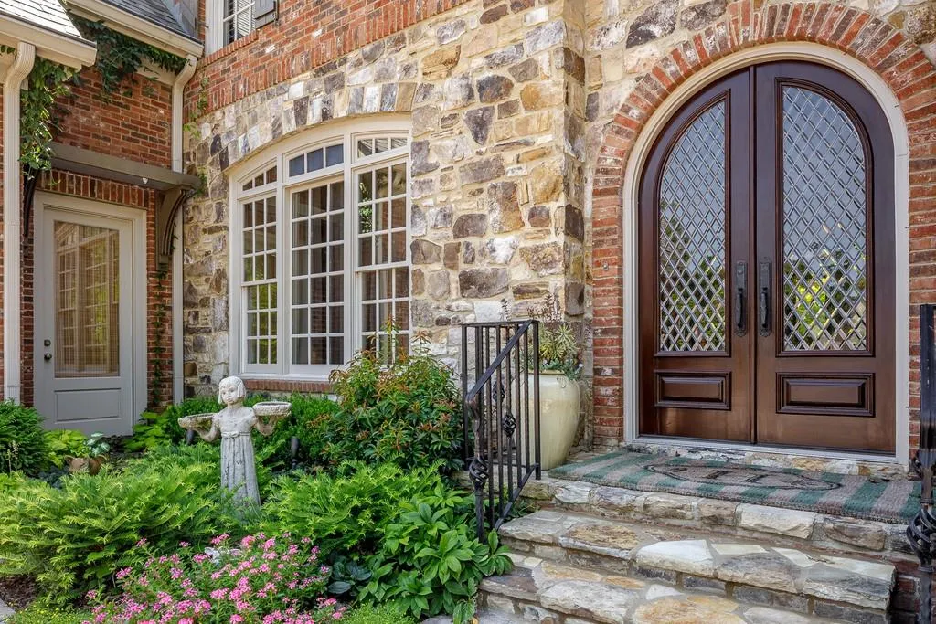 7798 Stables Drive, Sandy Springs, Georgia 30350, 5 Bedrooms Bedrooms, ,5 BathroomsBathrooms,Residential,Sold,7798 Stables Drive,6774612