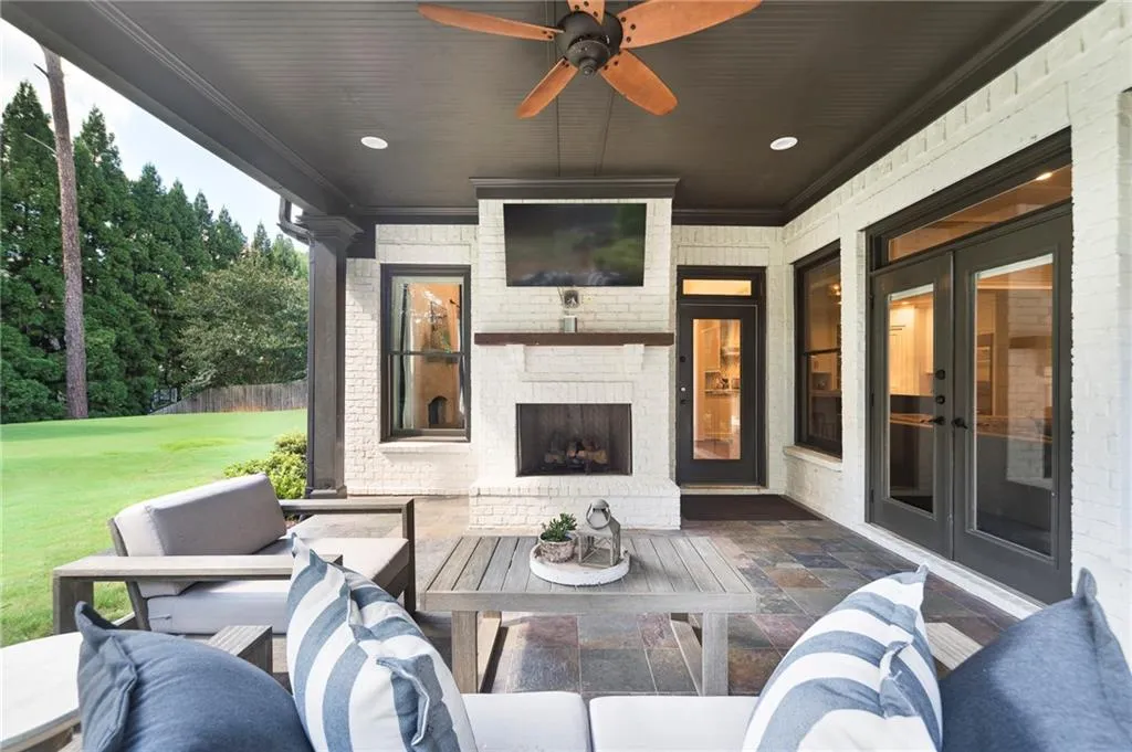 5560 Lake Forrest Drive, Sandy Springs, Georgia 30342, 6 Bedrooms Bedrooms, ,7 BathroomsBathrooms,Residential,Sold,5560 Lake Forrest Drive,7108347