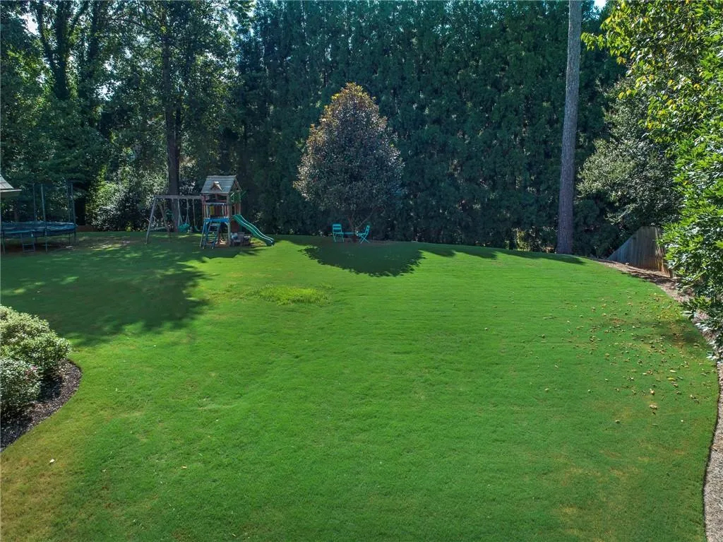 5560 Lake Forrest Drive, Sandy Springs, Georgia 30342, 6 Bedrooms Bedrooms, ,7 BathroomsBathrooms,Residential,Sold,5560 Lake Forrest Drive,7108347