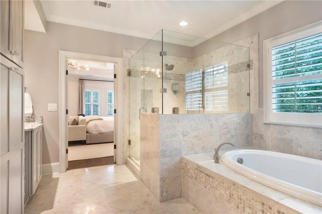 5560 Lake Forrest Drive, Sandy Springs, Georgia 30342, 6 Bedrooms Bedrooms, ,7 BathroomsBathrooms,Residential,Sold,5560 Lake Forrest Drive,7108347