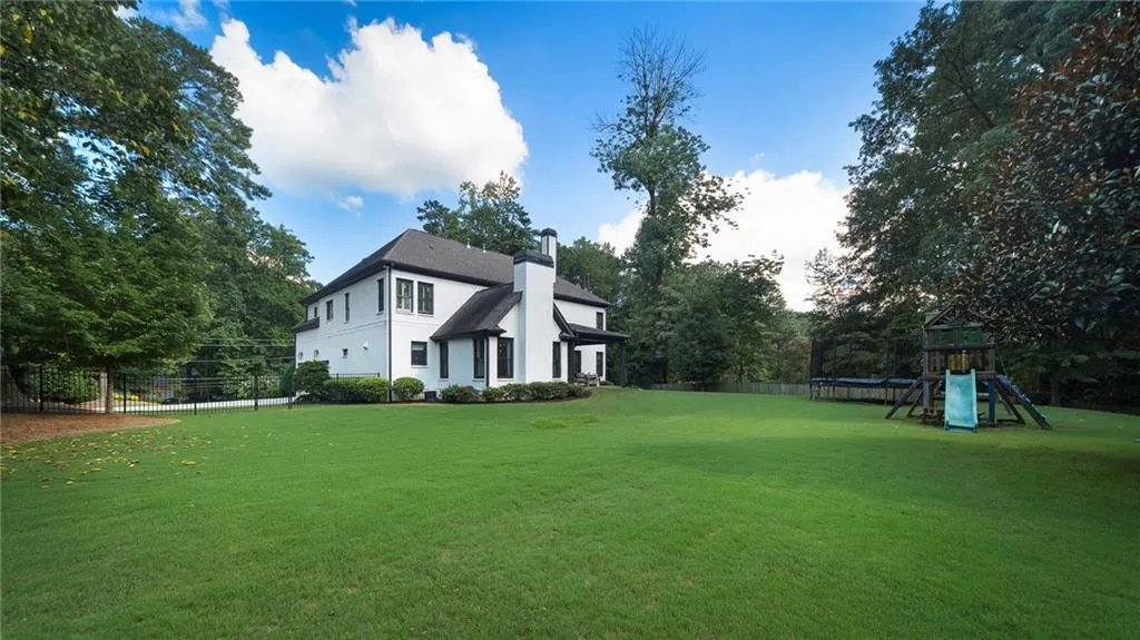 5560 Lake Forrest Drive, Sandy Springs, Georgia 30342, 6 Bedrooms Bedrooms, ,7 BathroomsBathrooms,Residential,Sold,5560 Lake Forrest Drive,7108347