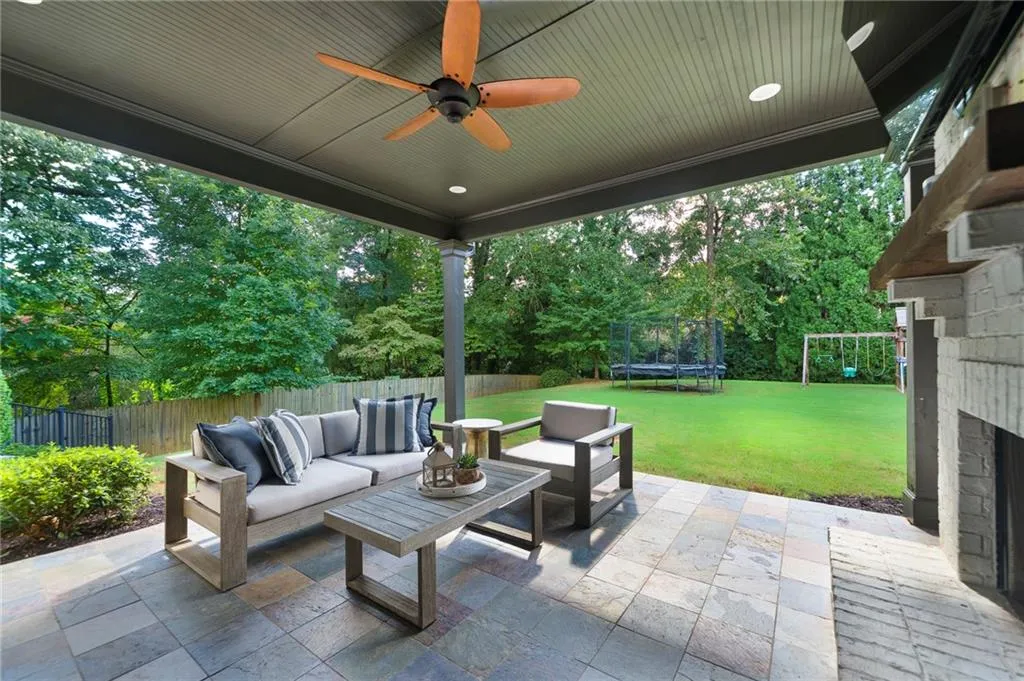 5560 Lake Forrest Drive, Sandy Springs, Georgia 30342, 6 Bedrooms Bedrooms, ,7 BathroomsBathrooms,Residential,Sold,5560 Lake Forrest Drive,7108347