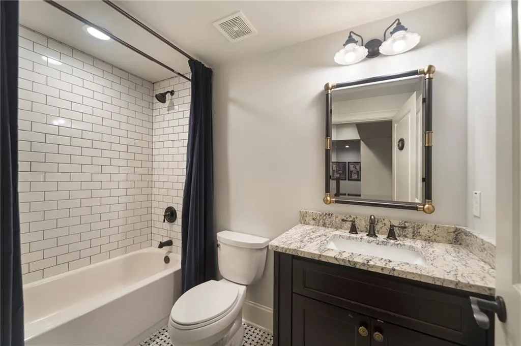 5560 Lake Forrest Drive, Sandy Springs, Georgia 30342, 6 Bedrooms Bedrooms, ,7 BathroomsBathrooms,Residential,Sold,5560 Lake Forrest Drive,7108347