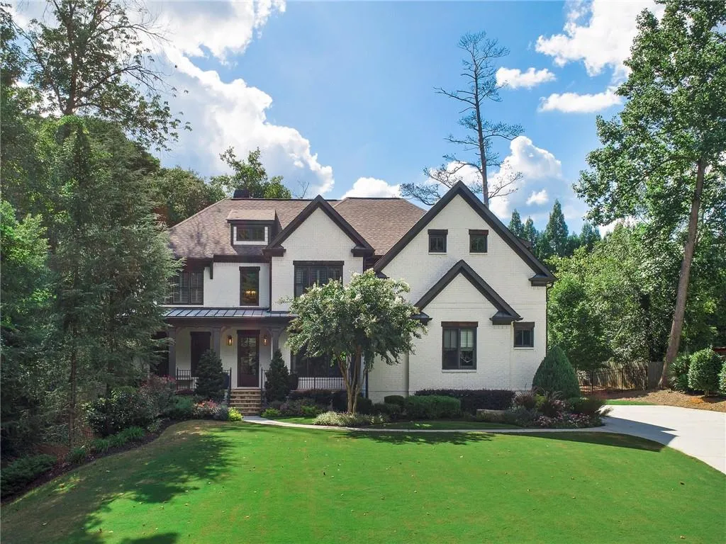 5560 Lake Forrest Drive, Sandy Springs, Georgia 30342, 6 Bedrooms Bedrooms, ,7 BathroomsBathrooms,Residential,Sold,5560 Lake Forrest Drive,7108347