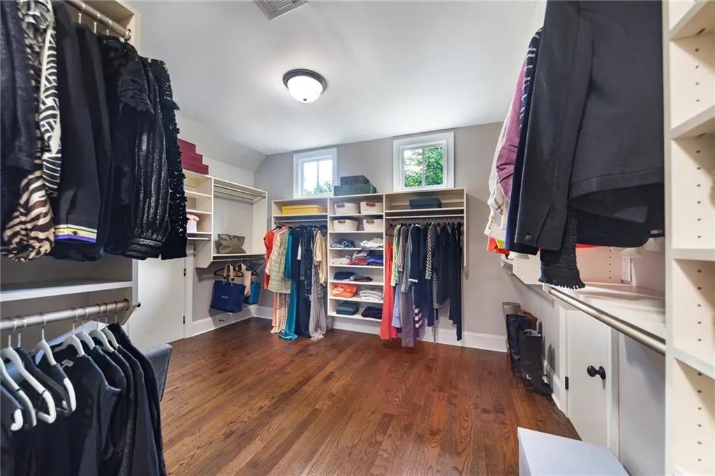 5560 Lake Forrest Drive, Sandy Springs, Georgia 30342, 6 Bedrooms Bedrooms, ,7 BathroomsBathrooms,Residential,Sold,5560 Lake Forrest Drive,7108347